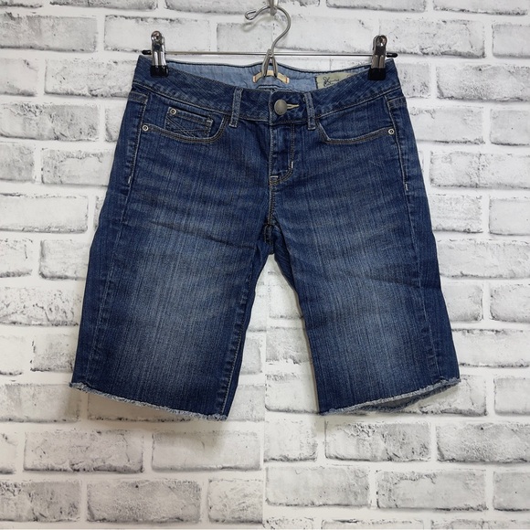 GAP Pants - Gap Limited Edition Cut Off Low Rise 10”Bermuda Jean Shorts 24/0